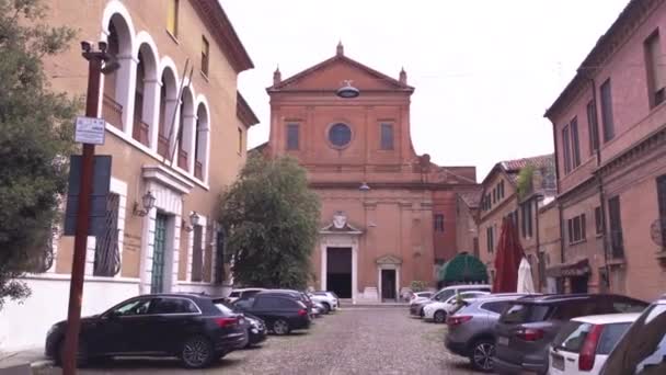 Uma igreja em Ferrara, na Itália — Vídeo de Stock