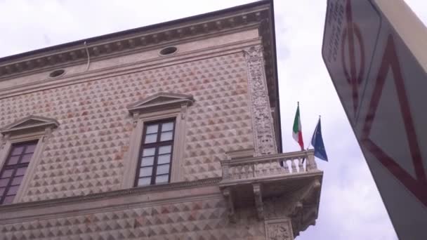 Vista del Palazzo dei Diamanti en Ferrara en Italia 4 — Vídeos de Stock