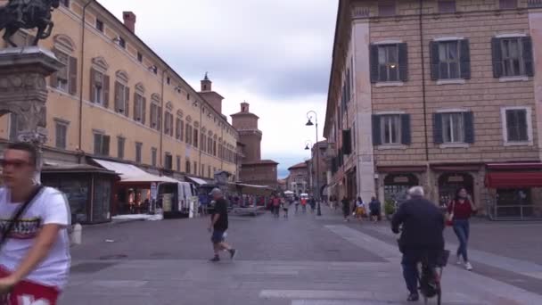 Blick auf die Piazza del Municipio in Ferrara in Italien 7 — Stockvideo