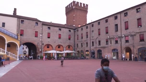 Zicht op Piazza del Municipio in Ferrara in Italië 9 — Stockvideo