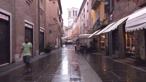 Evocative view of the street that leads to Piazza Trento Trieste in Ferrara — Stock Video