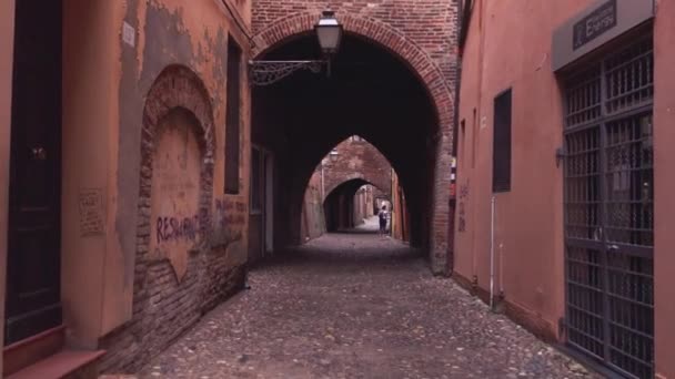 Via delle Volte i Ferrara i Italien — Stockvideo