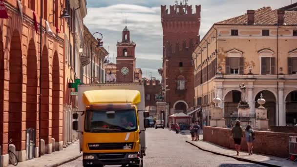 Time Lapse of Evocative vista de la avenida que conduce al centro histórico de Ferrara — Vídeos de Stock