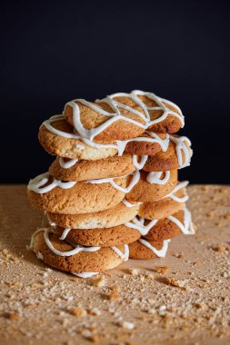 Bir yığın bisküvi 3