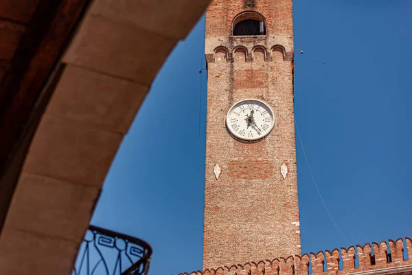 Óratorony Vagy Torre Civica Olaszul Trevisóban Olaszországban Egy Napsütéses Napon — Stock Fotó