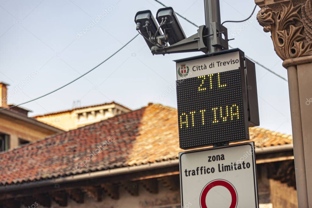 Restricted traffic zone road sign in Italy for the historic center