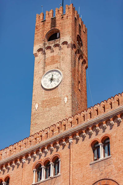 Óratorony Vagy Torre Civica Olaszul Trevisóban Olaszországban Egy Napsütéses Napon — Stock Fotó