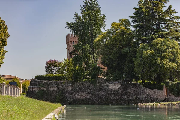 Castello Della Città Treviso Filtrato Dagli Alberi Che Circondano — Foto Stock
