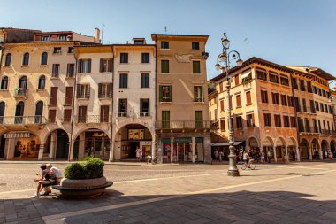 TREVISO, İTALYA 13 AĞUSTOS 2020: Piazza dei Signori, Treviso, İtalya