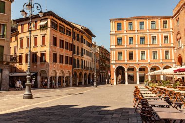 TREVISO, İTALYA 13 AĞUSTOS 2020: Piazza dei Signori, Treviso, İtalya