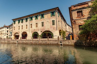 TREVISO, İTALYA 13 AĞUSTOS 2020: Isola della pescheria, İngilizce balık pazarı adası, Treviso, İtalya