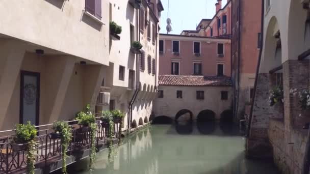 Widok na kanał Buranelli w Treviso we Włoszech 2 — Wideo stockowe