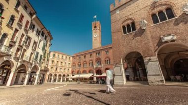 İtalya, Treviso 'daki Piazza dei Signori' nin Zaman Hızı