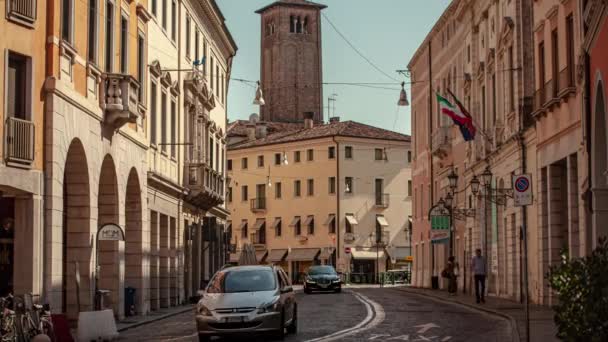 Tiempo Lpasa de Paisaje de edificios en Treviso en Italia — Vídeos de Stock
