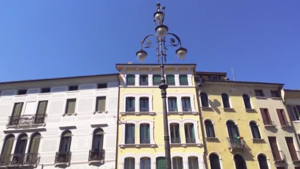 Architektonisches Detail einiger alter Gebäude in Treviso 2 — Stockvideo