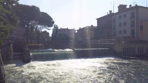 Kilátás a Buranelli folyóra a Treviso 9-ben — Stock videók