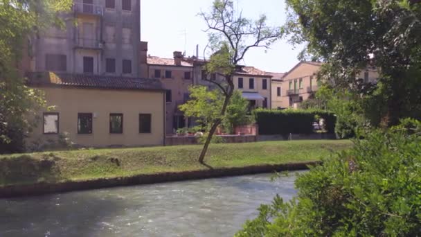 Kilátás Buranelli folyóra a Treviso 7-ben — Stock videók