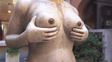 İtalya, Treviso 'da Fontana delle tette.