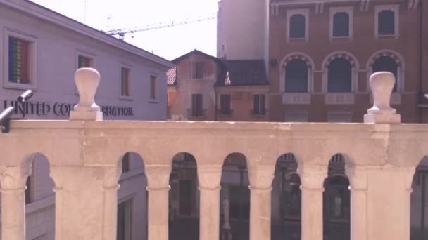 Dettaglio corrimano del Palazzo dei Trecento a Treviso — Video Stock