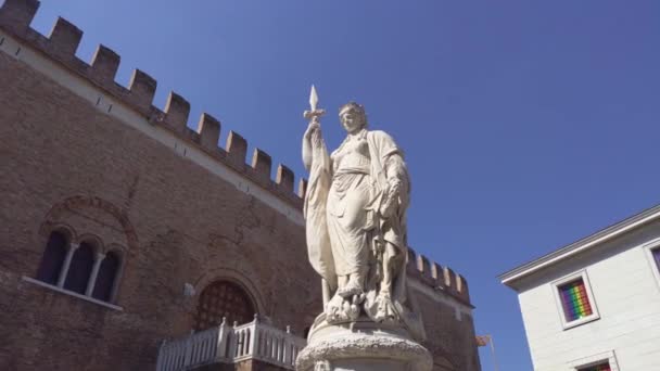 Statua dell 'indipendenza in Treviso in Italy 2 — Αρχείο Βίντεο