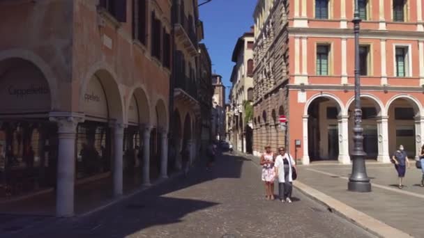 Treviso 3 'ün ana caddesindeki Calamaggiore manzarası — Stok video