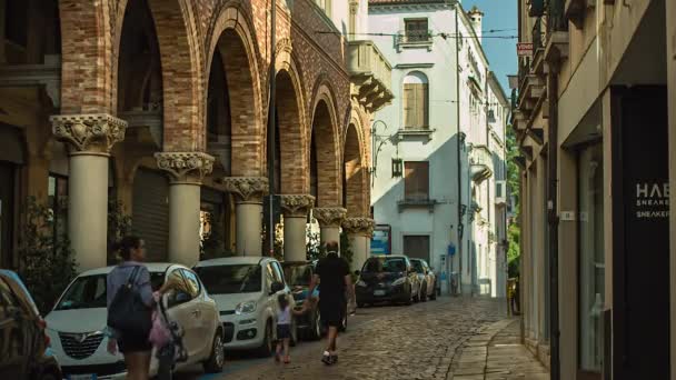 Blick auf die Calle Calamaggiore in Treviso — Stockvideo