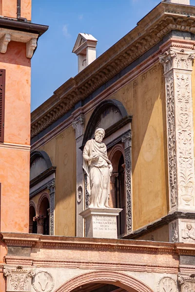 Architektonický Detail Nějaké Budovy Piazza Dei Signori Veroně Itálii — Stock fotografie