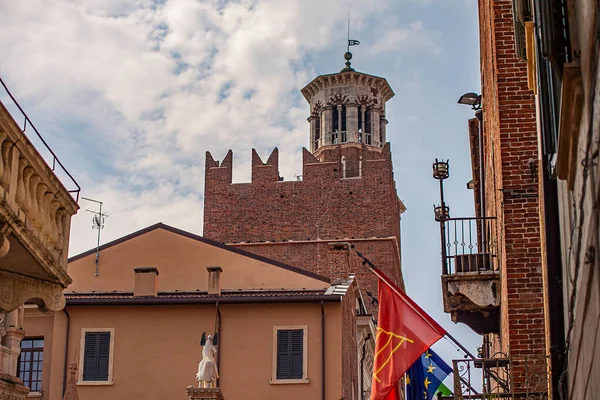 Lamberti Tower Detalj Verona Italien Solig Dag — Stockfoto