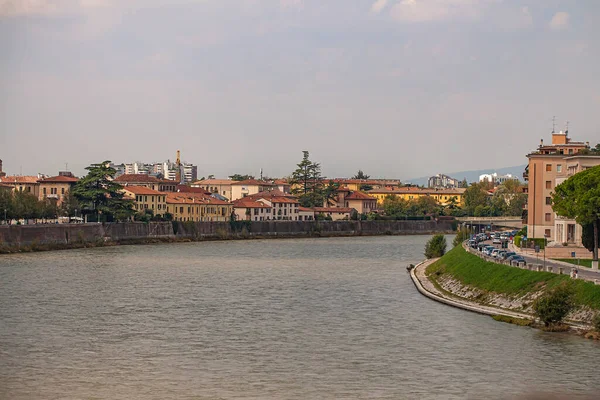 Сонячний День Вероні Італія Відкривається Краєвид Річку Адіж — стокове фото