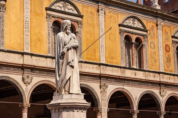 Estatua Dante Verona Situada Piazza Dei Signori Centro Ciudad — Foto de Stock