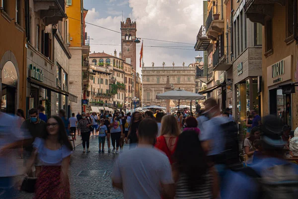 Verona Italien September 2020 Folk Vandrar Piazza Delle Erbe Verona — Stockfoto