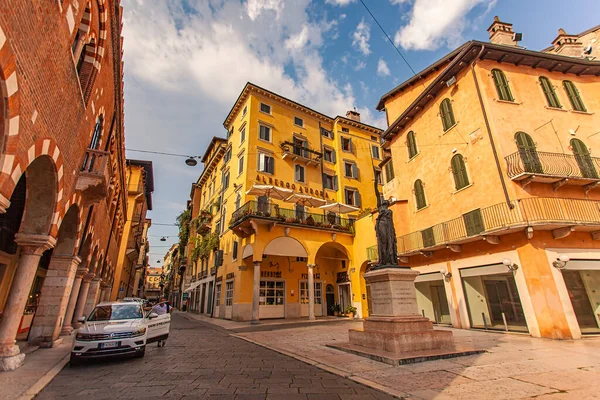 Verona Italy September 2020 Вид Piazza Delle Erbe Вероні Італія — стокове фото