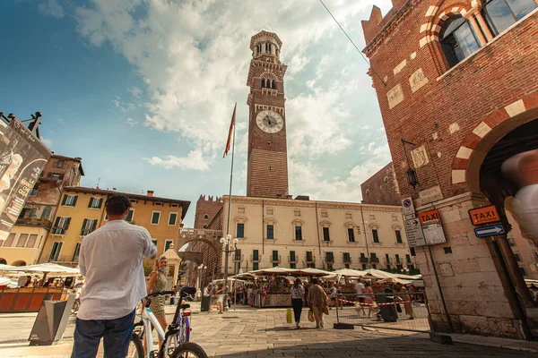 Verona Itálie Září 2020 Širokoúhlý Pohled Piazza Delle Erbe Veroně — Stock fotografie