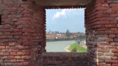 Verona 4 'teki Adige nehri manzarası