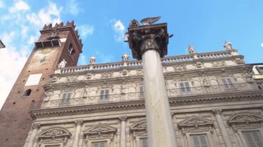Piazza delle Erbe 'deki Saint Mark aslanı Verona 4' te.