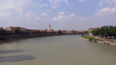 Verona 2 'de Adige nehri manzarası