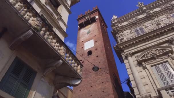 Piazza delle Erbe detalle de la arquitectura — Vídeos de Stock