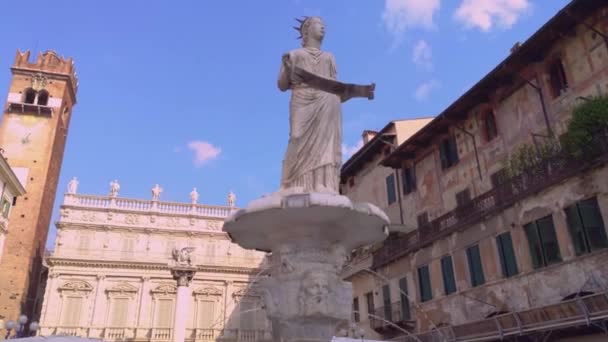 Madonna staty i Verona 2 — Stockvideo