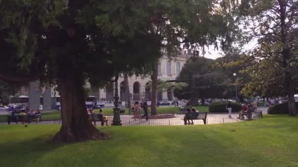 Parc sur la place Bra à Vérone en Italie 2 — Video