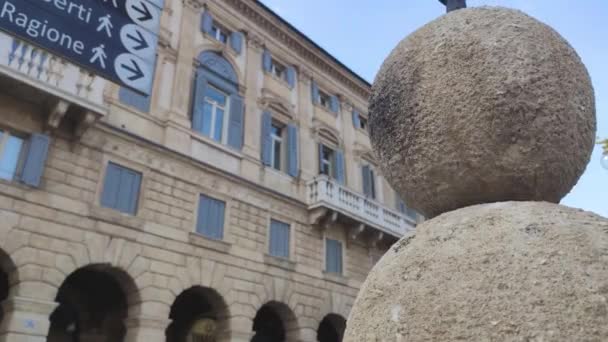 Detalle de palacios en la plaza Bra en Verona, Italia — Vídeo de stock