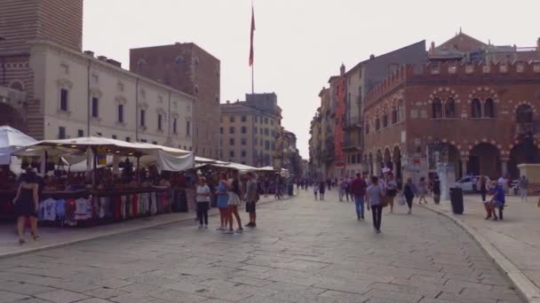 Pohled na Piazza delle Erbe ve Veroně, Itálie 4 — Stock video
