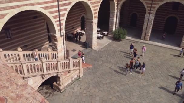 イタリアのヴェローナにある階段のあるパラッツォ・デッラ・レオーネ7 — ストック動画