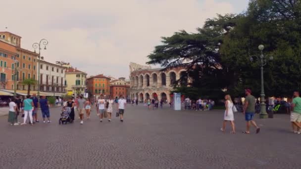 Vista de la Arena en Verona y la plaza de Bra — Vídeos de Stock