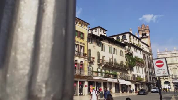 Pohled na Piazza delle Erbe ve Veroně v Itálii 3 — Stock video