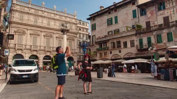 Zeitraffer von der Piazza delle Erbe in Verona, Italien 3 — Stockvideo