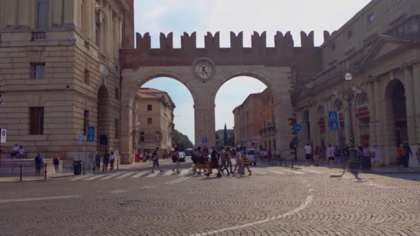 Portoni della Bra ve Veroně v Itálii — Stock video