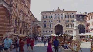 Piazza dei Signori, Signori Meydanı İngilizce, Verona, İtalya 10
