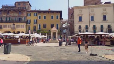 Verona, İtalya 'da Piazza delle Erbe manzarası