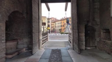 İnsanlar Verona 2 'de Castelvecchio' yu ziyaret ediyor.