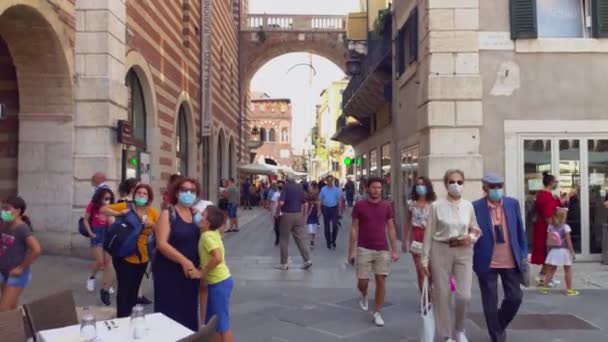 View of Piazza dei Signori, Signori square in English, in Verona in Italy 4 — Stock Video